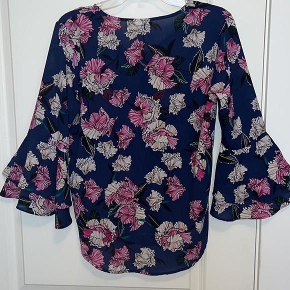 Liz Claiborne Blue Pink and Cream-tone Floral Bell Sleeve Top Women’s Small - Picture 6 of 7